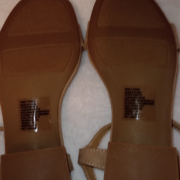 Shoes - Picture 4 of 4